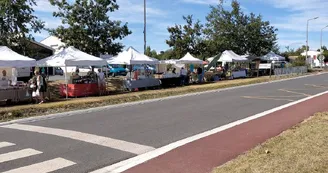 Marché St Georges des Coteaux vue rue 4