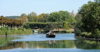 La gabare "Ville de Saintes" sur le fleuve charente