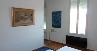 Appartement meublé pour 2 personnes centre ville, jardin et terrasse .
