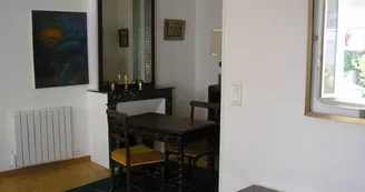 Appartement meublé pour 2 personnes centre ville, jardin et terrasse .
