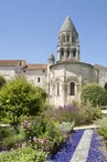 Abbaye aux Dames's garden